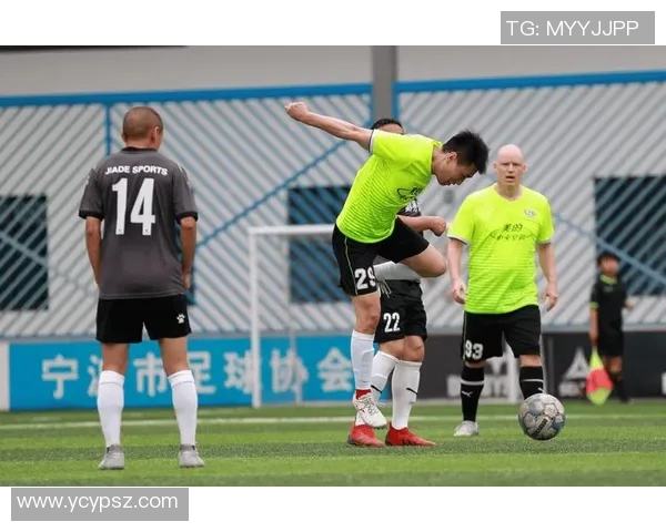 爵士队与骑士队激战正酣骑士以91比83险胜对手展现强劲实力 爵士队与骑士队激战正酣骑士以91比83险胜对手展现强劲实力